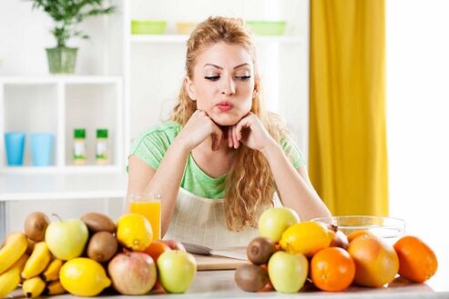 frutas enquanto limpa o corpo de parasitas